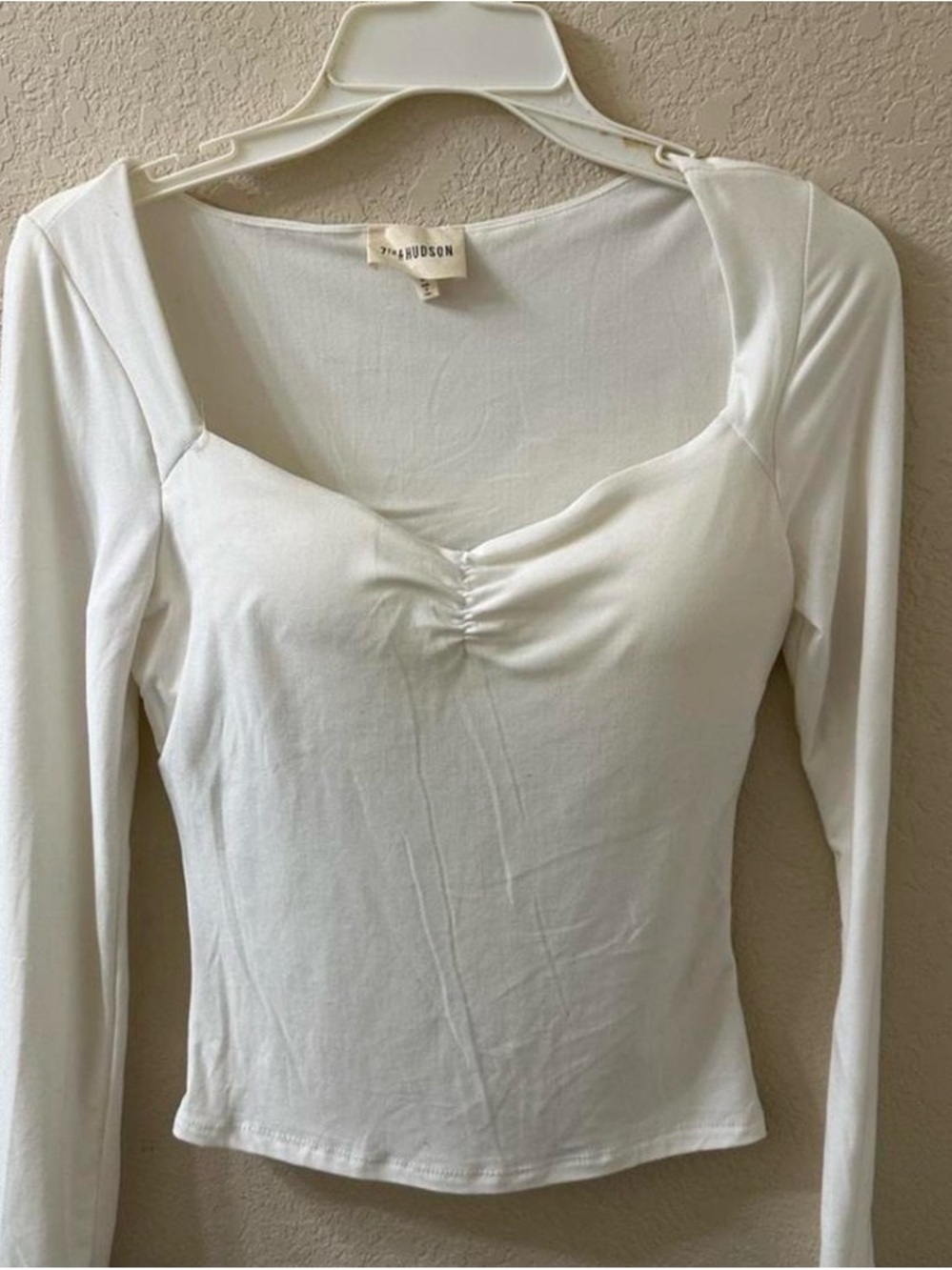 7th and hudson White Long-Sleeve Ruched Front Top